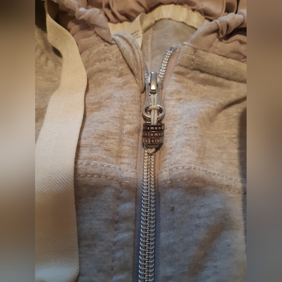 Lulu🍋 Hoodie, size 12 - Picture 11 of 15